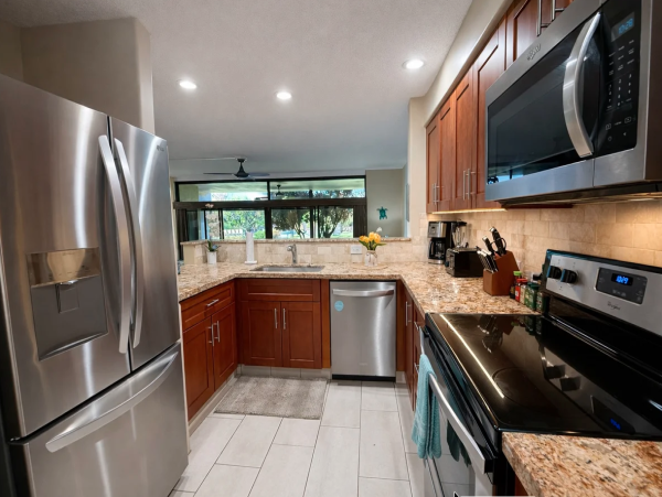 Luxurious 6-Bedroom Retreat in Kaanapali